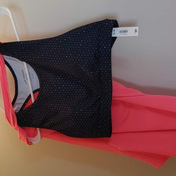 Sports top - Picture 2 of 4